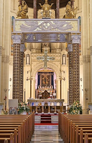 Malta_2766_Gozo_Gharb_Basilica of the National Shrine of the Bles_msed Virgin of Ta' Pinu_Church of Miracles_m