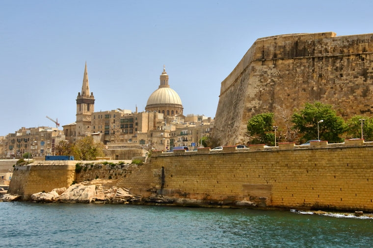 Malta_2082_Valletta_City Walls_Bastion_Carmelite Dome_Anglican Pro Cathedral Tower_m