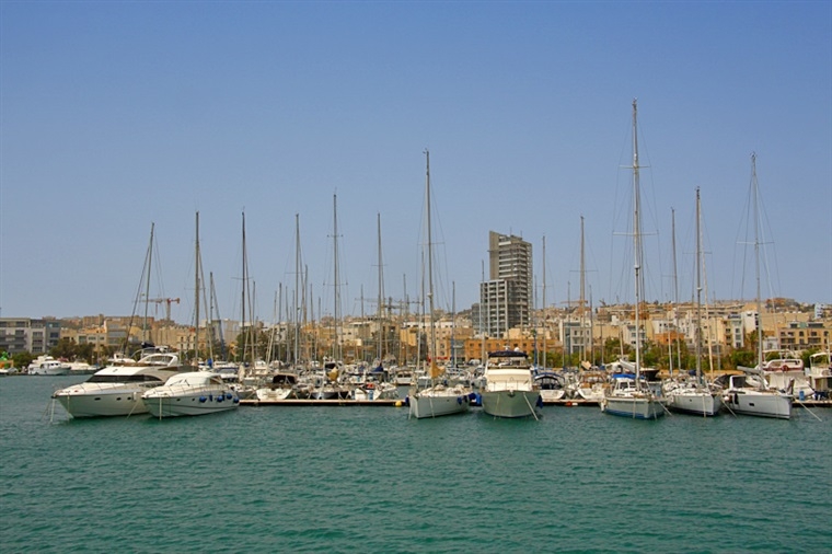 resized_Malta_2073_Valletta_Marina at Sliema_m