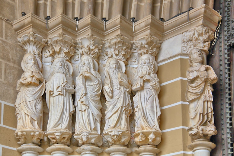 Close-up of the apostle sculptures at the main entrance to the Cathedral of Évora, Portugal