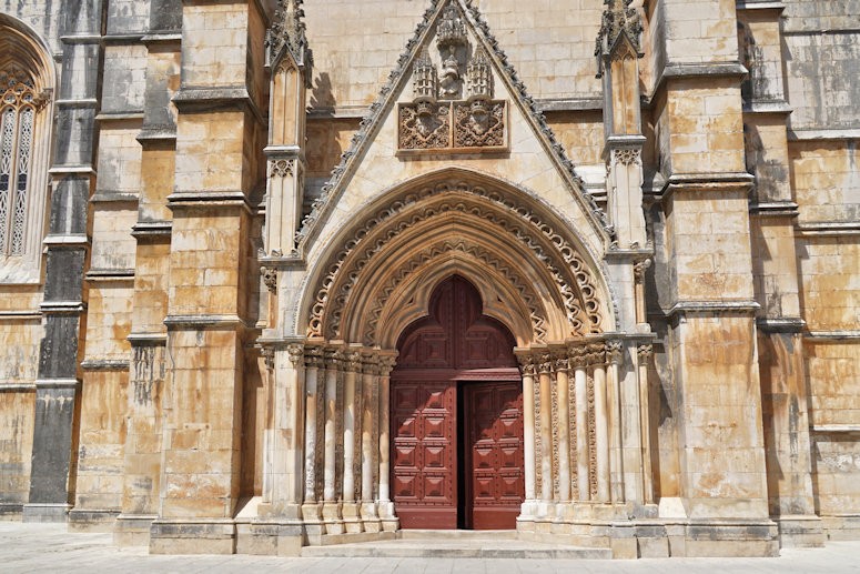 The facade of the Batalha Monastery is reminiscent of York Minster in England (built early 14th century)