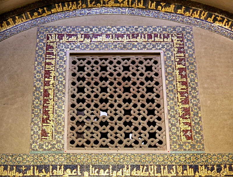 Cathedral_Grand Mosque_Arches and Ceiling Detail_In Mihrab